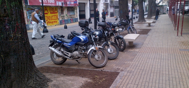 Fotos mal estacionadas sbre Bolívar